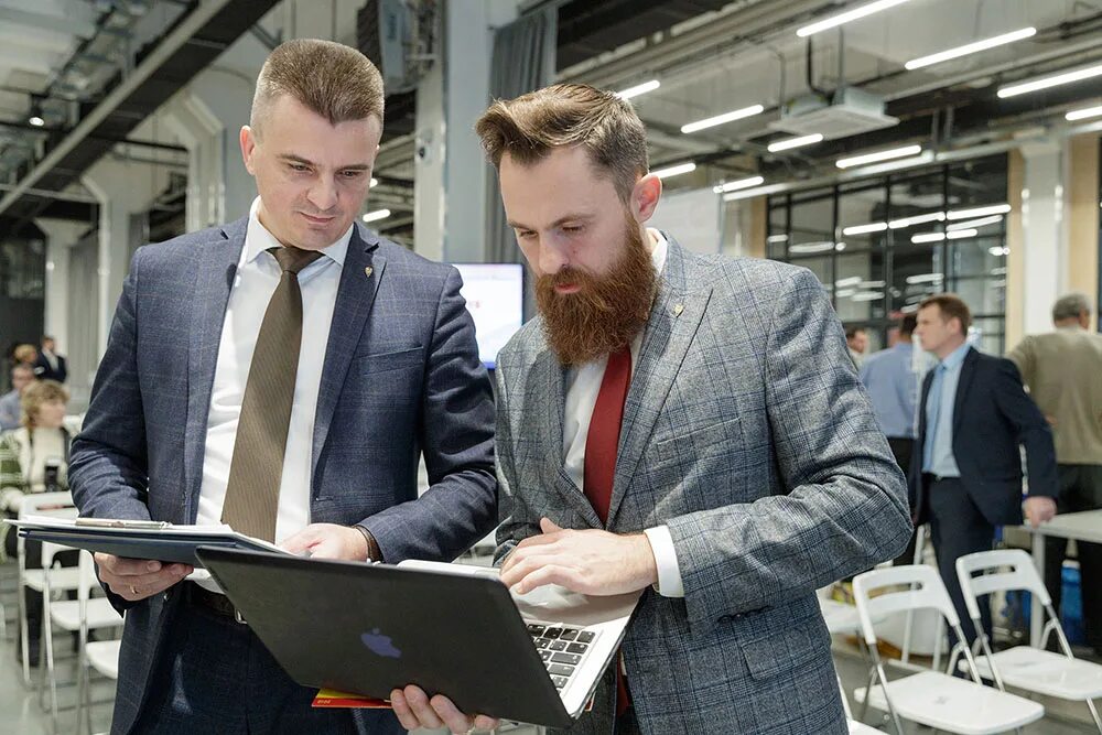 С днем турникета. Первый промышленный оператор. С днем турникета. Прошел уровень. Первый показ фильма для детей 8 января 1898.