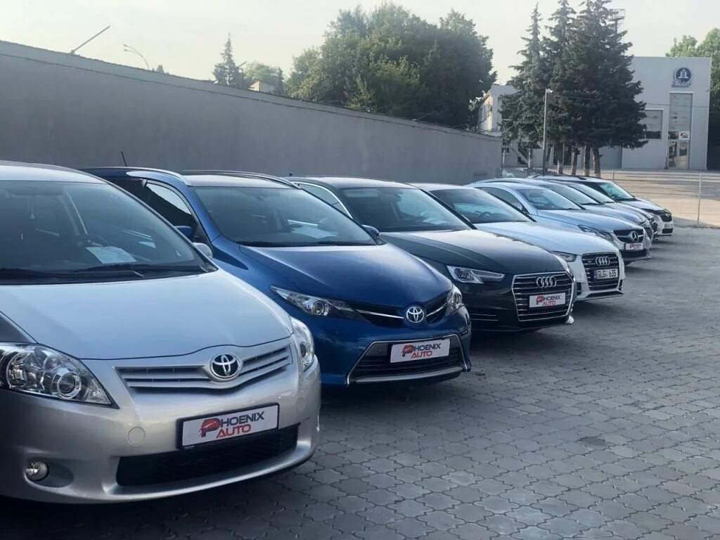 авторынок берёзовский привоз. рынок автомобилей. авторынок молодежная. автосалон на авторынке. авторынок.