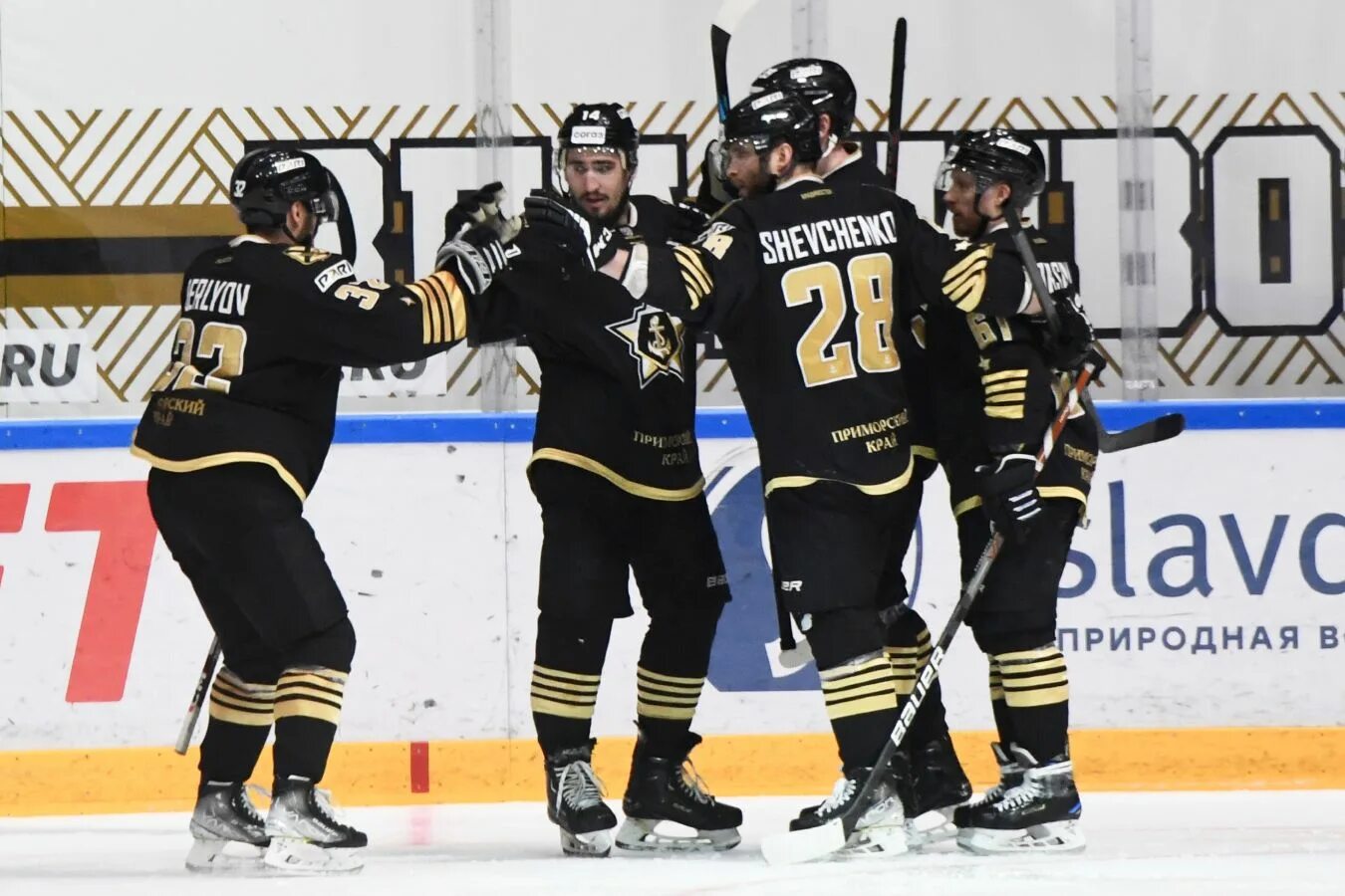 Как играет адмирал. Хк адмирал 2005 метелин никита. Адмирал форма хоккей. Хк адмирал форма. Адмирал хоккей город.