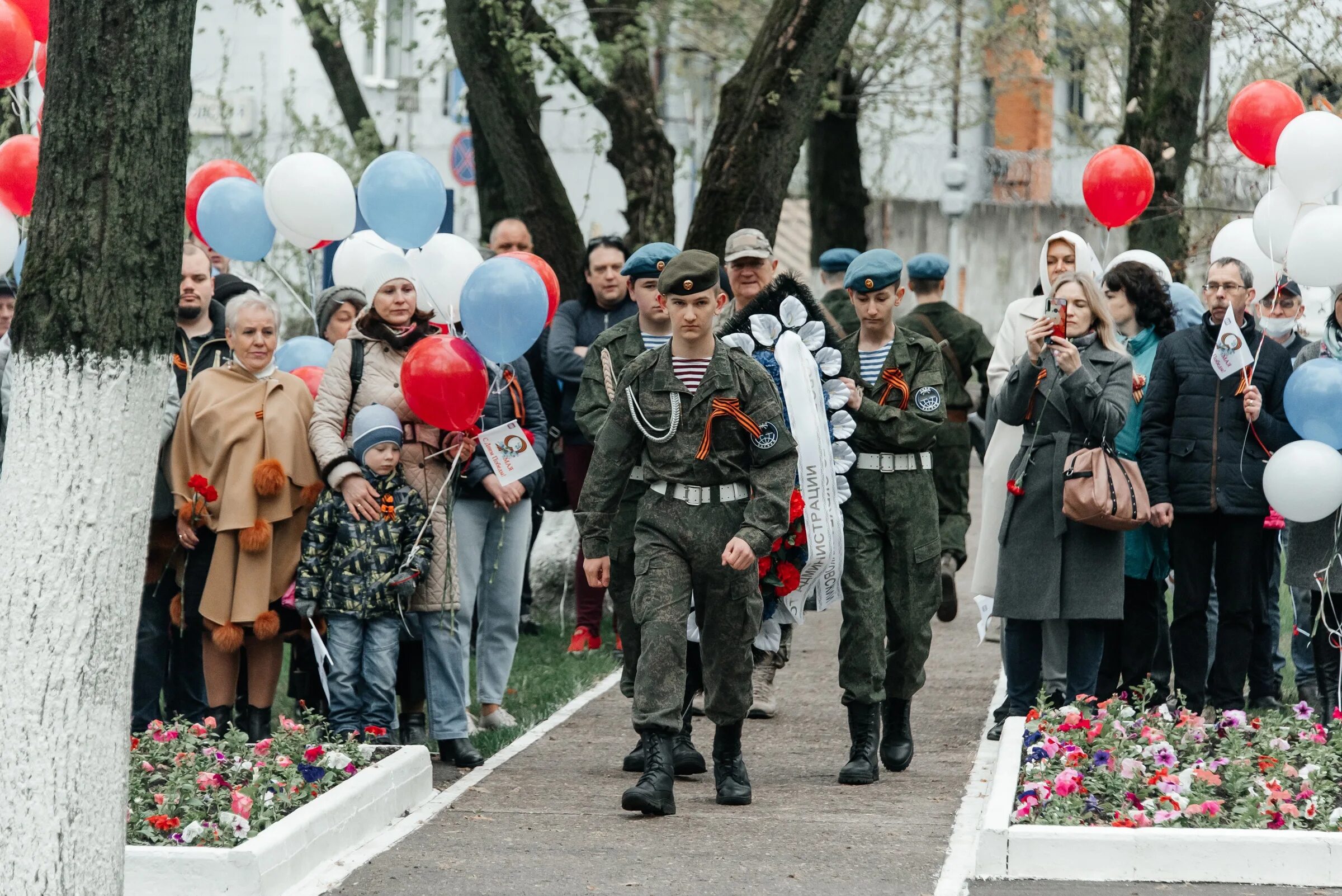 Митинг ко Дню Победы. Митинг в честь 9 мая. День Победы в Кирове. Возложение цветов к памятнику 9 мая. Митинг 9 мая 2023 года