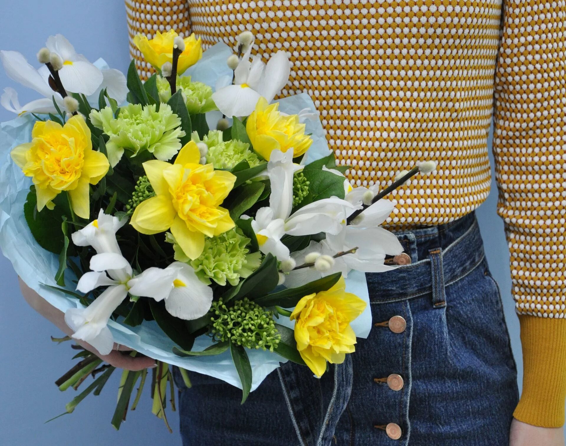 Нарцисс букетный. Фрезия и тюльпаны букет. Букет нарциссов и тюльпанов. Букет с нарциссами. Букет тюльпаны ирисы нарциссы.