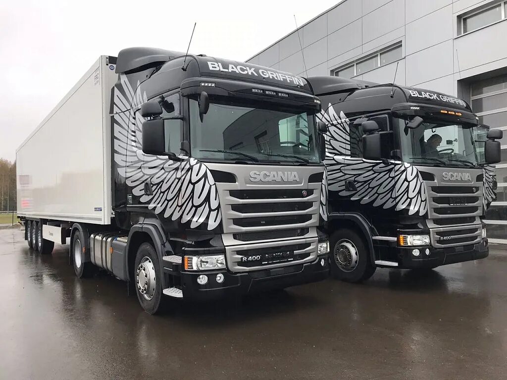 Scania r400. Скания r 400 тягач. Scania r400 Black Griffin. Скания p400 с полуприцепом штора.