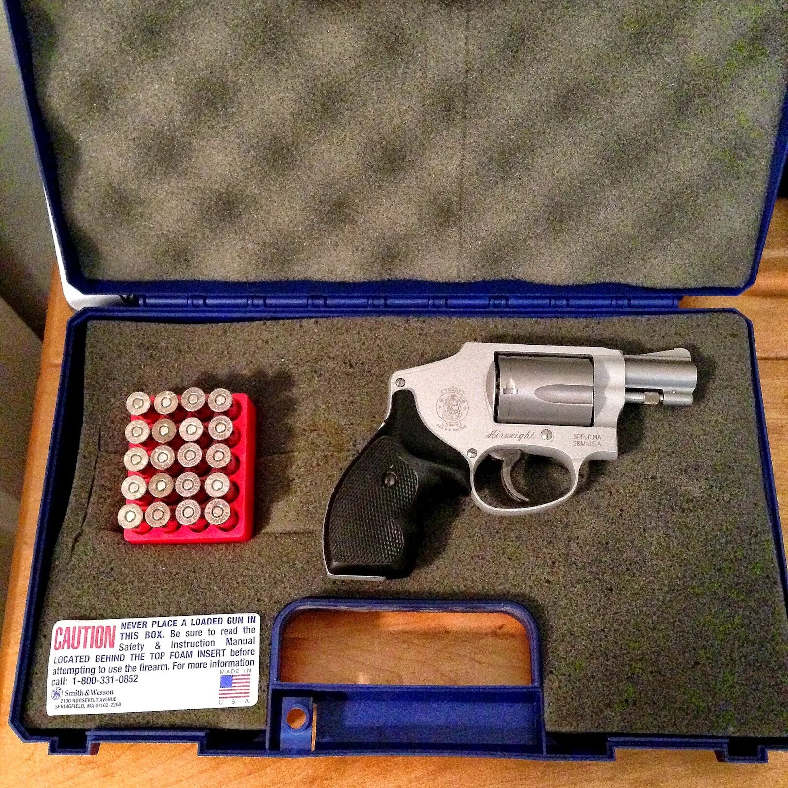 Smith & wesson m76. Провоз оружия в самолете. Перевозка оружия. Ружье в багажнике. Перевозка травматического.