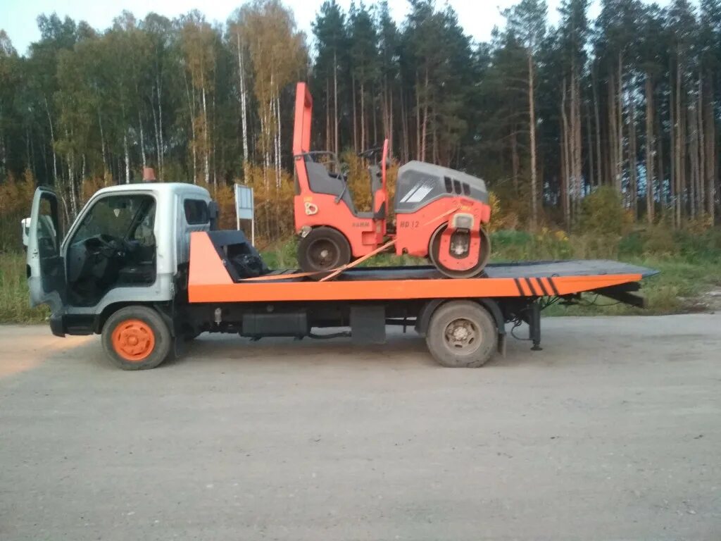 Эвакуатор кострома. Эвакуатор гидроплатформа. Эвакуатор с гидроплатформой. Изготовление гидроплатформы на эвакуатор. Газель эвакуатор гидроплатформа.