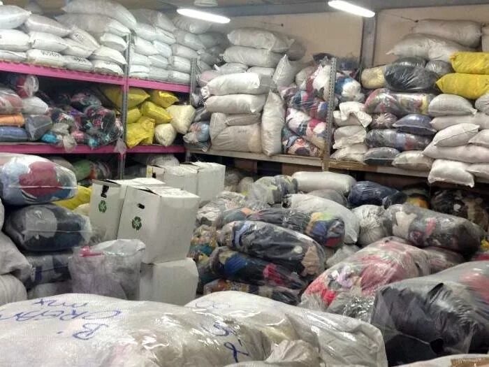 Quince wholesale in warehouse. верхне оптом. дешевая одежда. North vintage wholesale. продуктовый склад.