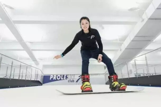 Тренажер лыжный горностай. Горнолыжный тренажер в меге. Горнолыжный тренажер сокольники. Бесконечный склон. Пухляк в горах это.