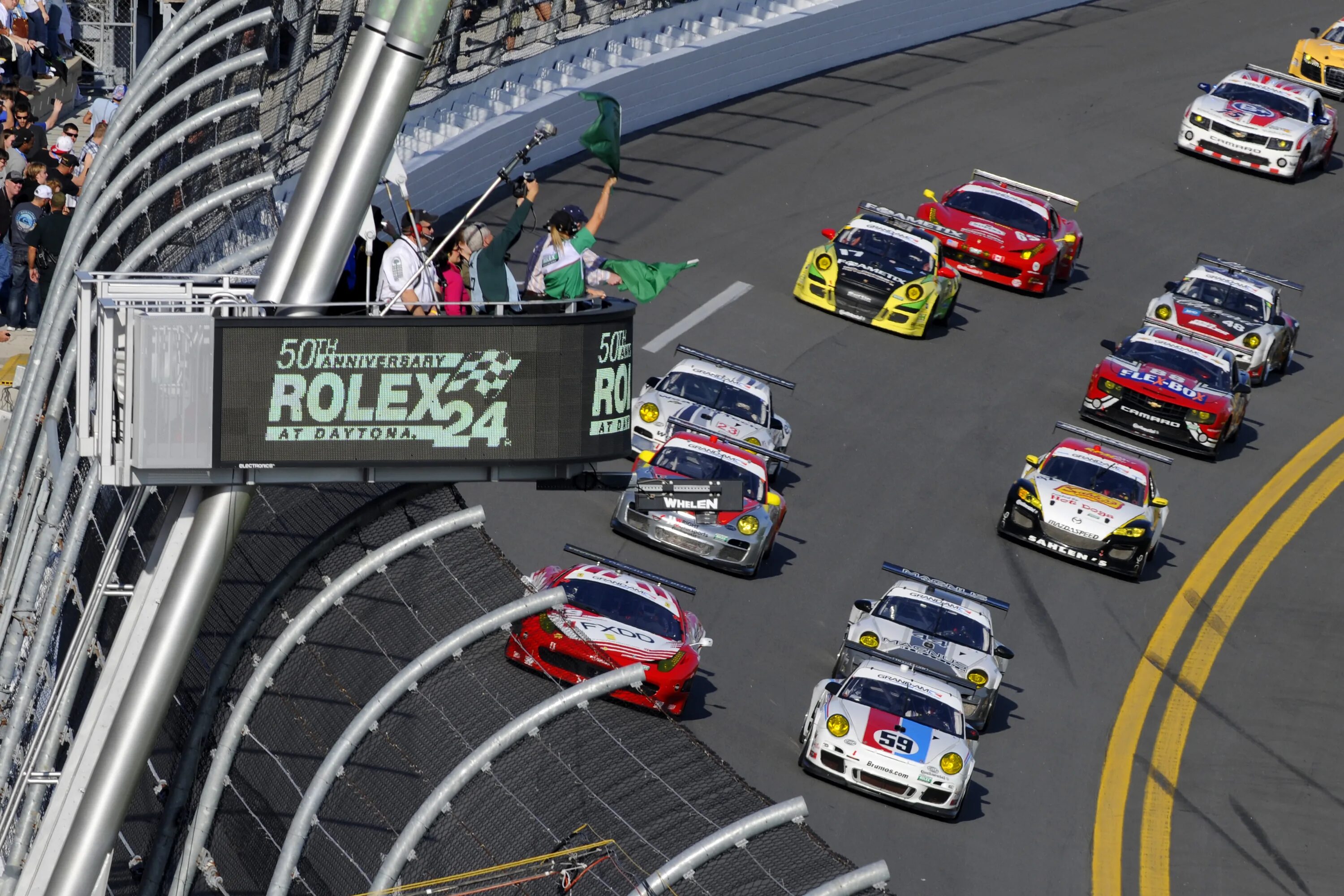 24 часа дайтона. Дайтона интернешнл спидвей трибуны. Daytona 24. Daytona 24. 24 часа дейтоны.