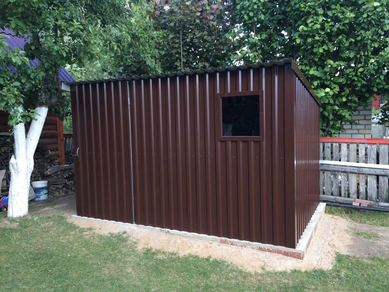 Сарай для дачи из профнастила. Хозблок duramax sidemate. Хозблок металлический blooma, 1,8 м2. Металлический хозблок "эван" d. Металлический сарай duramax 10x10.