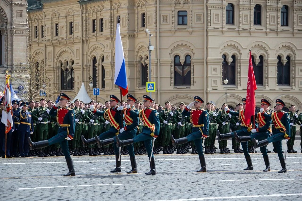 Как попасть на парад 9. Парад Победы Петербург 2022. Парад 9 мая 2023 в Москве на красной площади. Парад на красной площади в Москве 2022. Парад 9 мая в Москве 2022 на красной площади.