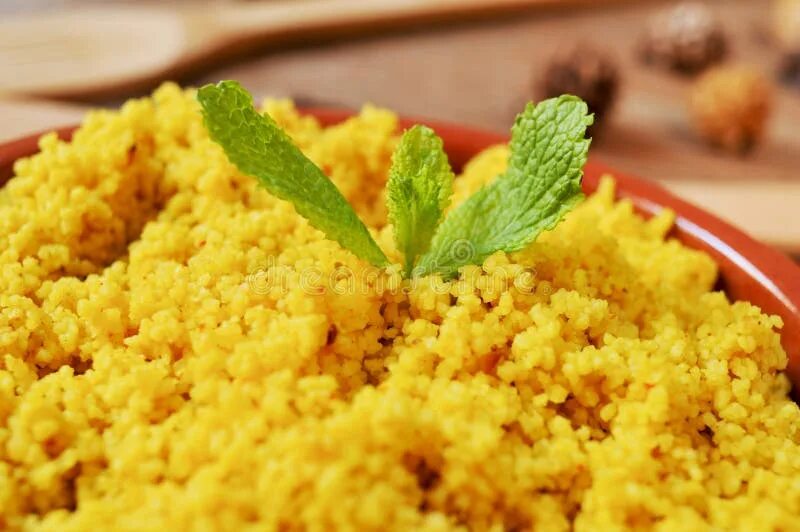 Кус кус с морковью. Виды кускуса. Турецкий кус кус. Крупа кускус. Кускус на белом фоне.
