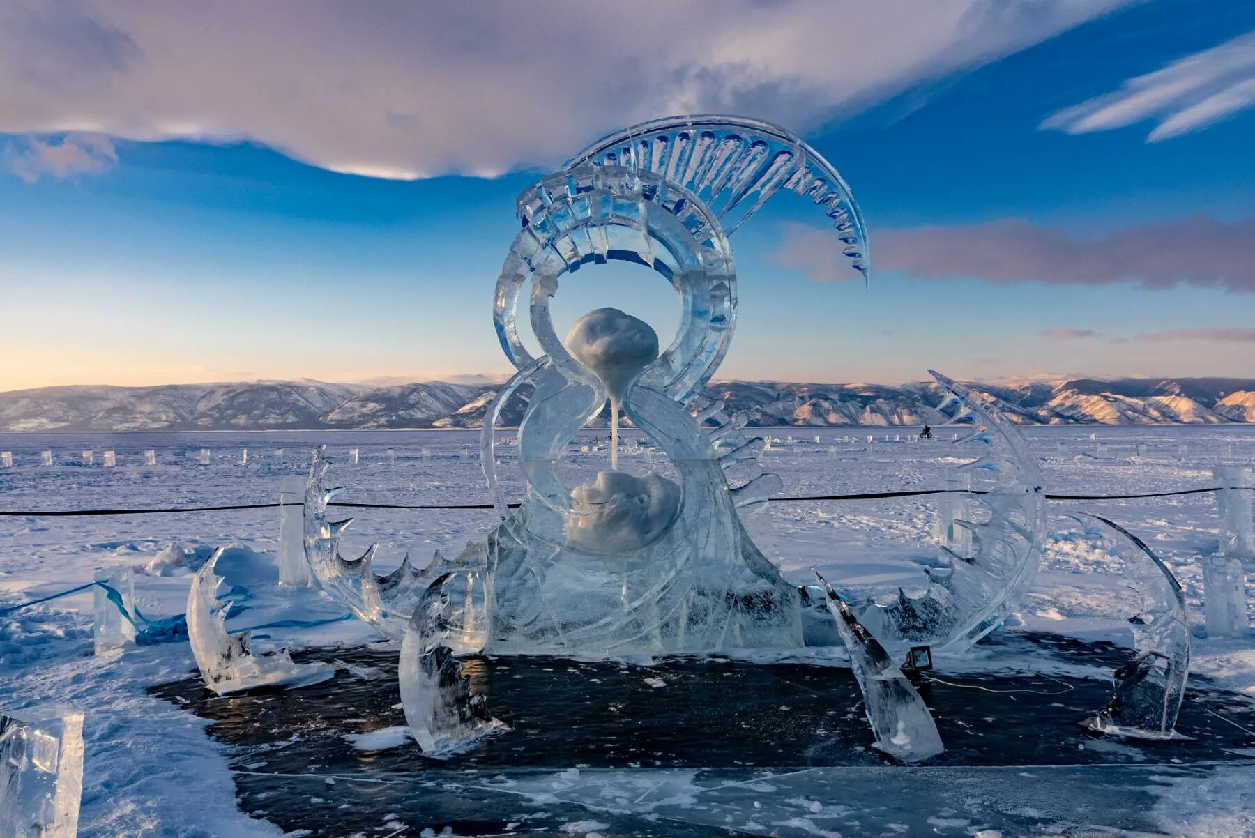 Ice Fest Ольхон. Ледовый фестиваль на Ольхоне 2022. Ледяные фигуры на Байкале 2022 Ольхон. Ледяные фигуры Иркутск 2021.