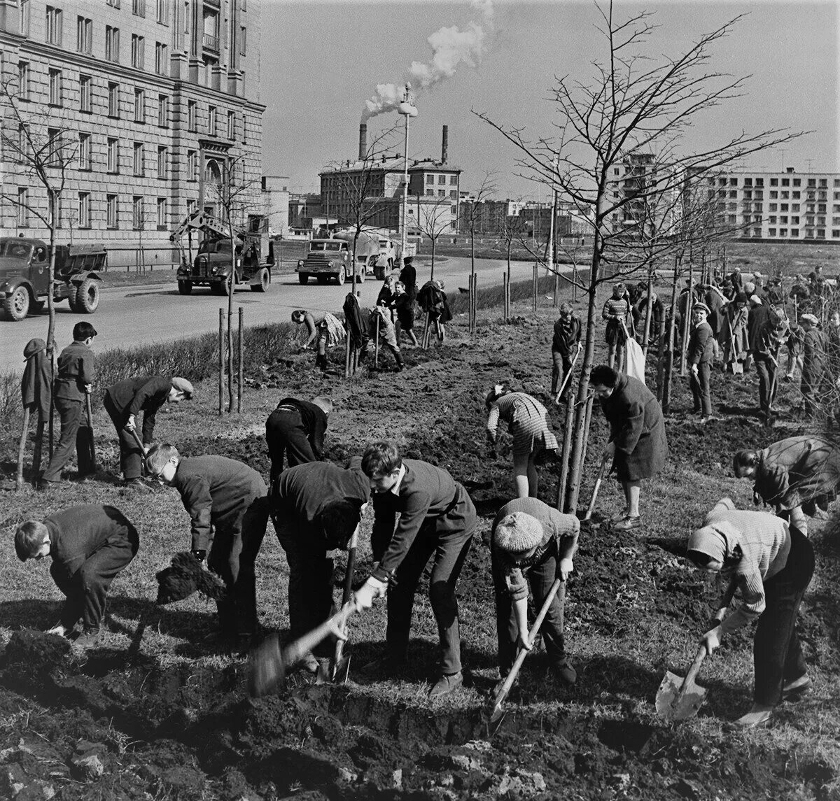 История высадки. Субботник 1919 депо Москва сортировочная. Всесоюзный Ленинский Коммунистический субботник. Субботники и воскресники в СССР. СССР пионеры субботник.