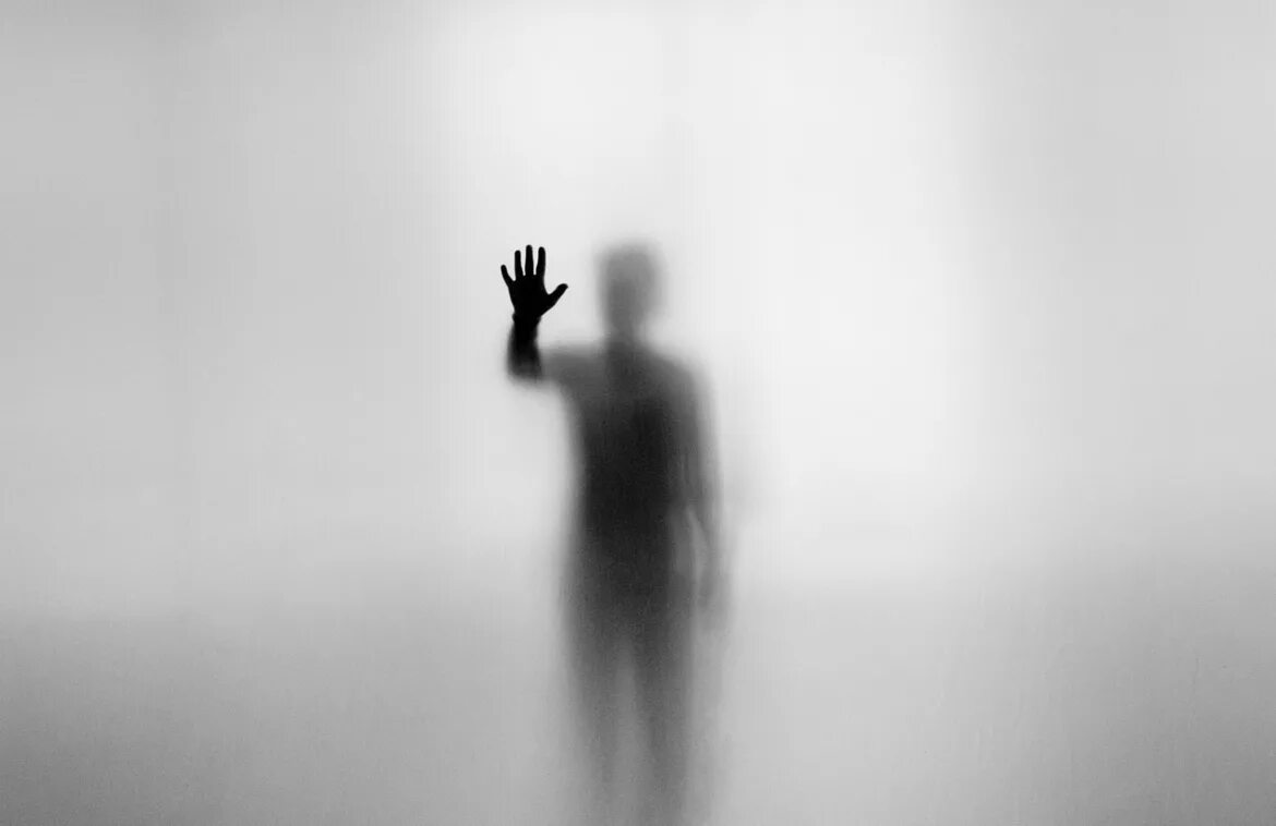 Душевная пустота. Пусто на душе. Девушка исчезает. Фотоискусство сюрреализм. Пустота внутри.