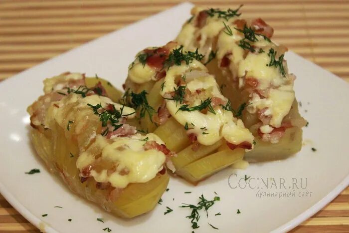 Куриное филе с картошкой и грибами. Курица под картофельной шубой. Жареная грудинка курицы с картошкой. Куриная грудка с картошкой. Жареная курица с картошкой.