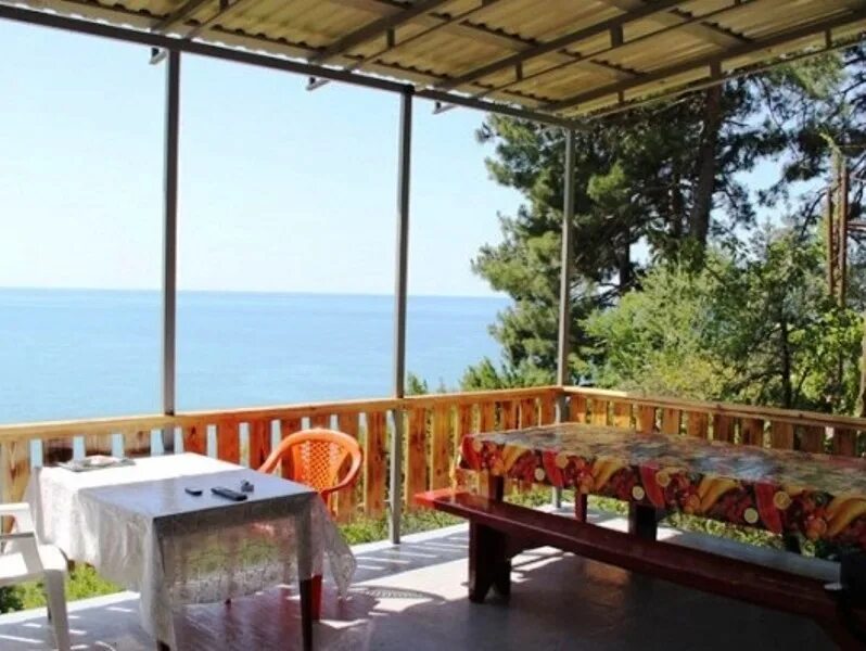 Гребешок Гагра. Тихая гавань Гагра. Поселок гребешок Абхазия. Гостевой дом у моря гребешок Абхазия.