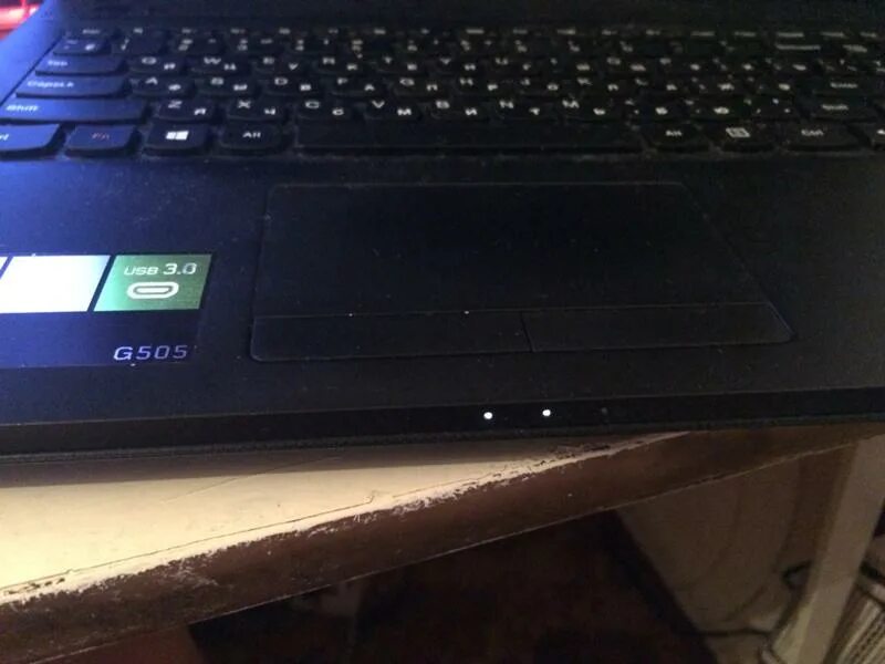 2 Индикатора на корпусе ноутбука леново. Леново ноутбук экран черный. Ноутбук асус включение. Индикатор включения ноутбук. Не горит экран на ноутбуке