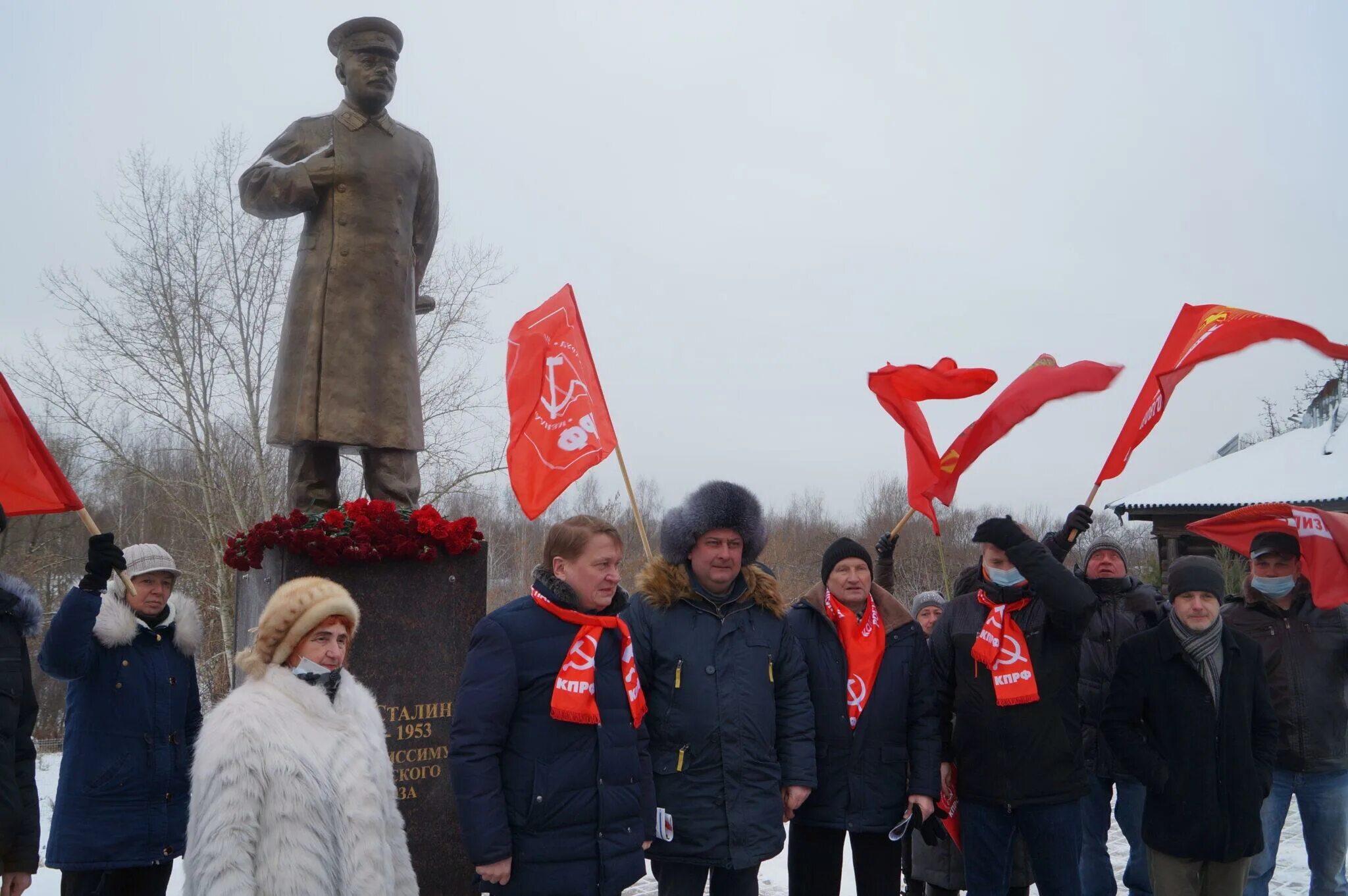 21 апреля день рождения сталина. День рождения Сталина 21 декабря. Сталин 21.12.2022. КПРФ отметила юбилей партии. Возложение и в Сталина.