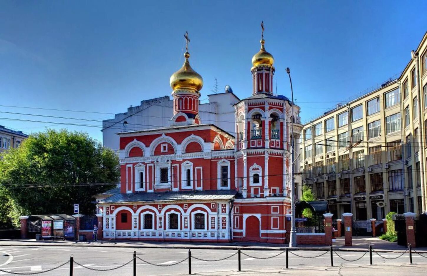 Храмы города москва. Соборном храме христа спасителя в москве. Достопримечательности храм василия блаженного. Храм всех святых на кулишках. Улица варварка храмы.