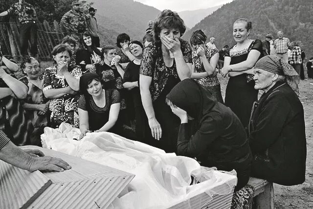 незамужних девушек хоронят в свадебном платье