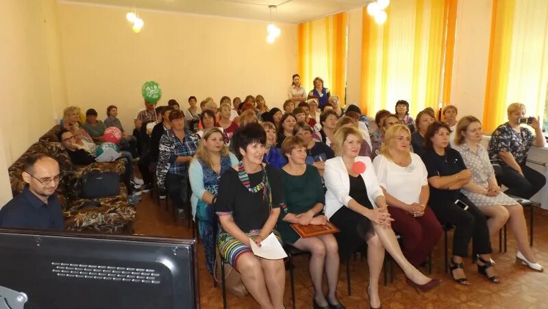 Общее собрание коллектива школы. Торжественное собрание коллектива. собрание коллектива работников. торжественное собрание коллектива рисунок. женский коллектив на собрании в офисе.