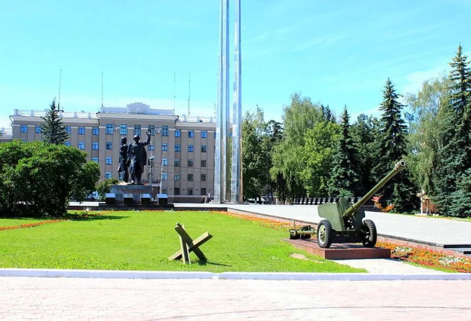 Три штыка тула. Тула площадь победы вечный огонь. мемориальный комплекс три штыка тула. площадь победы тула. тула площадь три штыка.