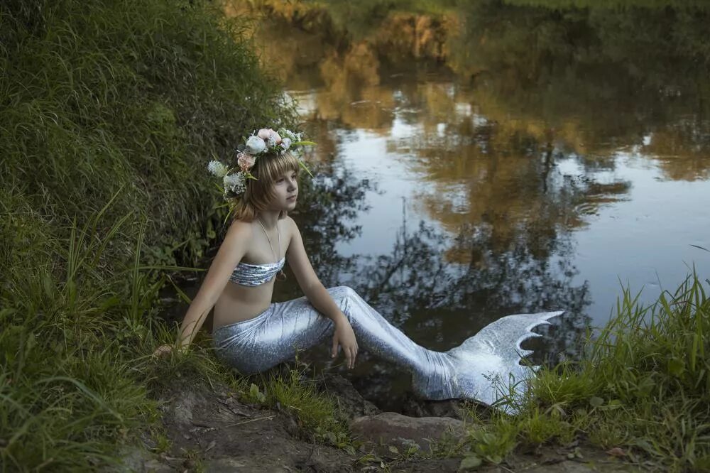 Фотосессия Русалка. Русалка на берегу реки. Фотосессия Русалка в реке. Фотосессия Русалка на берегу.