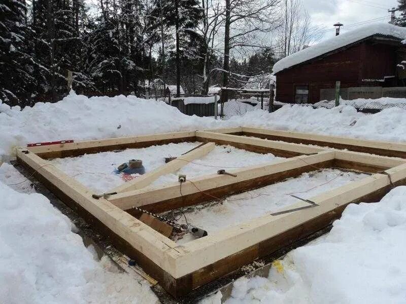 Окладной венец брус 150 на 150. Окладной венец из бруса. Первый венец из бруса 150х150. Первый венец сруба бани. Окладной венец из бруса.
