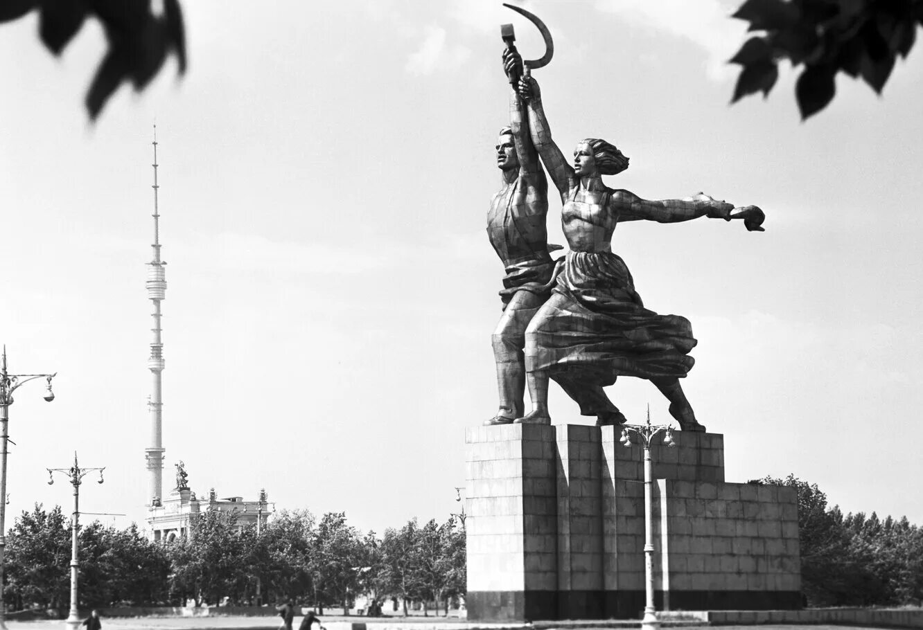 Колхозник и колхозница. Монумент «рабочий и колхозница» веры мухиной (1937). скульптура мухиной рабочий и колхозница. памятник « рабочий и колхозница». скульптор мухина в.и.,москва,1937.