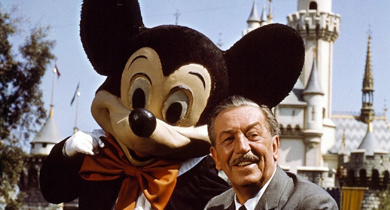 Walt Disney (Уолт Дисней). Уолт Дисней 1901 1966. Дисней Уолт фото. Уолт Дисней и Микки Маус. Жизнь уолта диснея