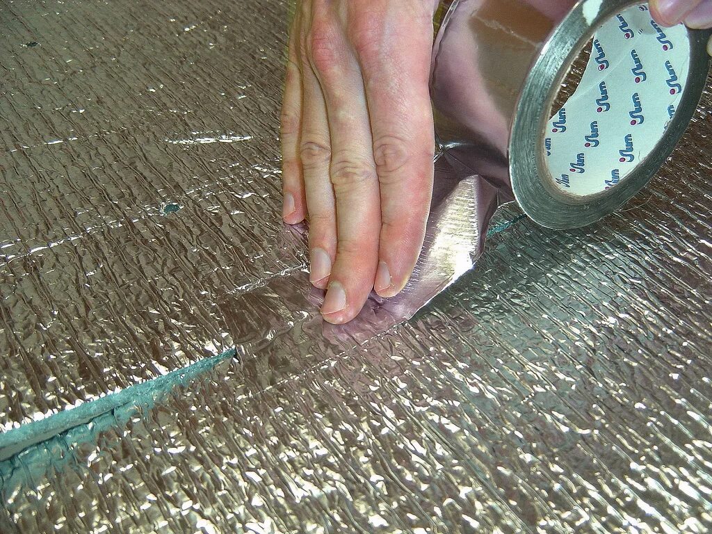Мегафлекс пароизоляция. Какой стороной кладут утеплитель на пол. Какой стороной кладут утеплитель на пол. Изолон под линолеум. Пароизоляция для пола.