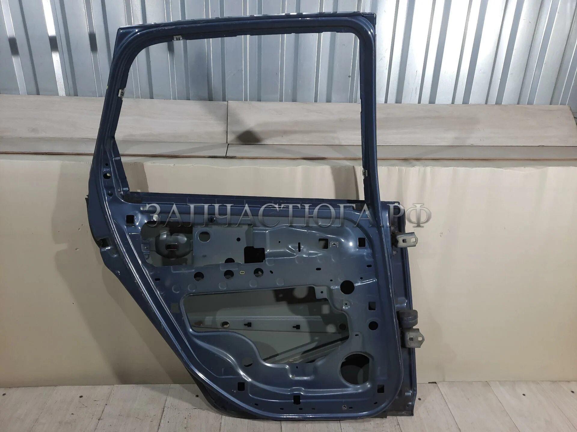 Дверь сценик. Двери рено гранд сценик 2. Обшивка двери рено мастер 3. Дверь на сценик 2. Рено меган 2 дверь передняя.