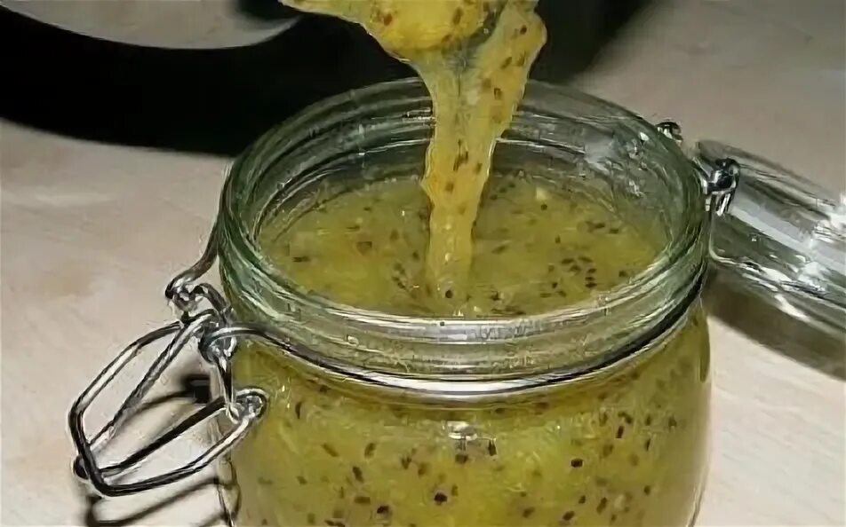Сок из крыжовника. Варенье киви крыжовник. Как удалить косточки из крыжовника. Варенье из крыжовника с бананом без варки. Соус чатни из крыжовника.