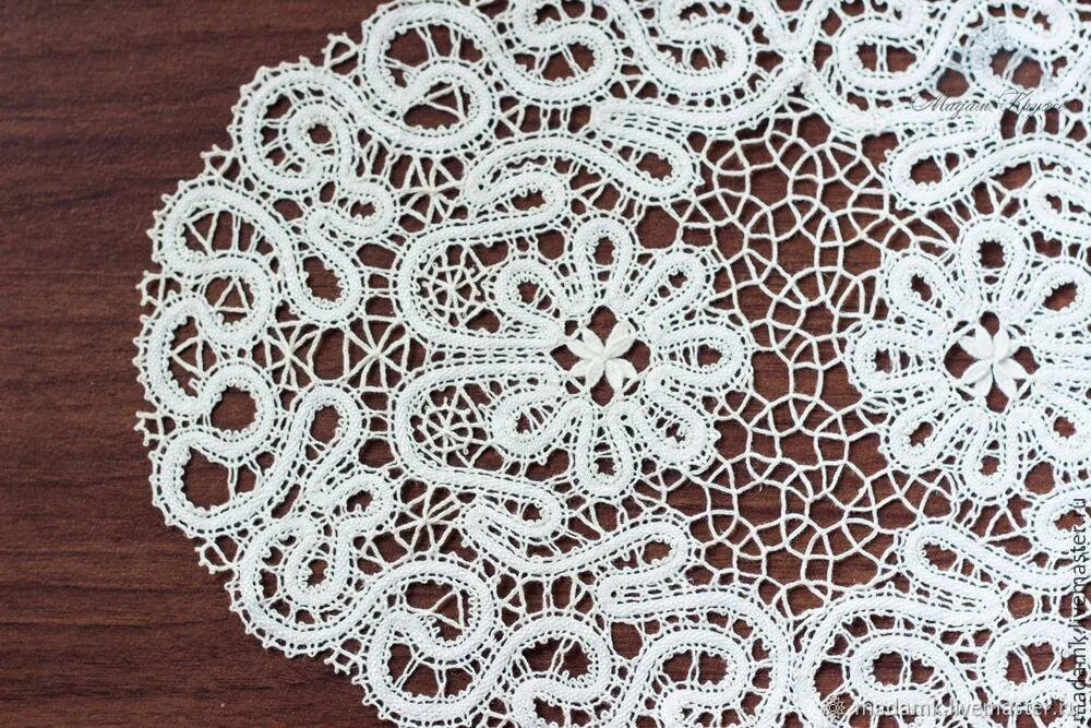 Кружево шантильи полотно. Вологодское кружево кружевница. Кружево "шантильи". Платье из кружева. Можно ли кружева.