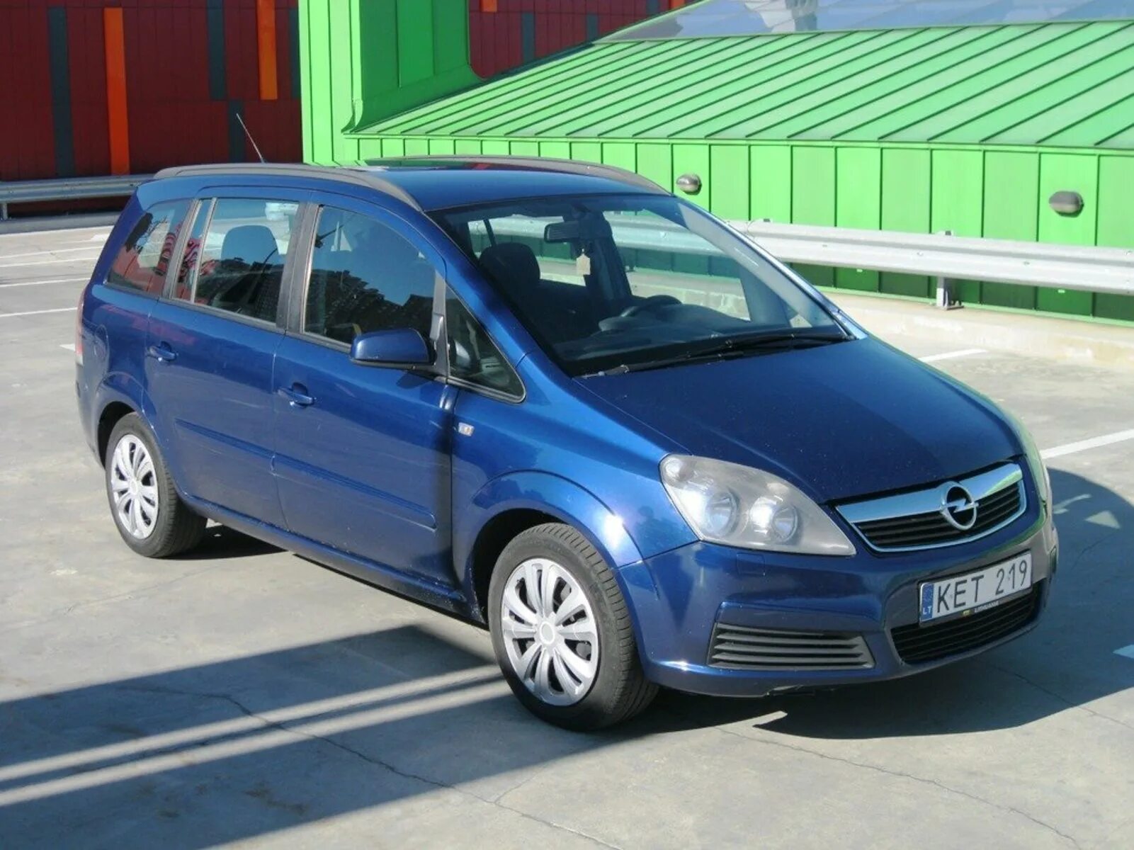 Опель зафира б годы выпуска. Opel Zafira 2006. Опель Зафира 2006г. Опель Зафира 2006 года. Опель Зафира б 2006.