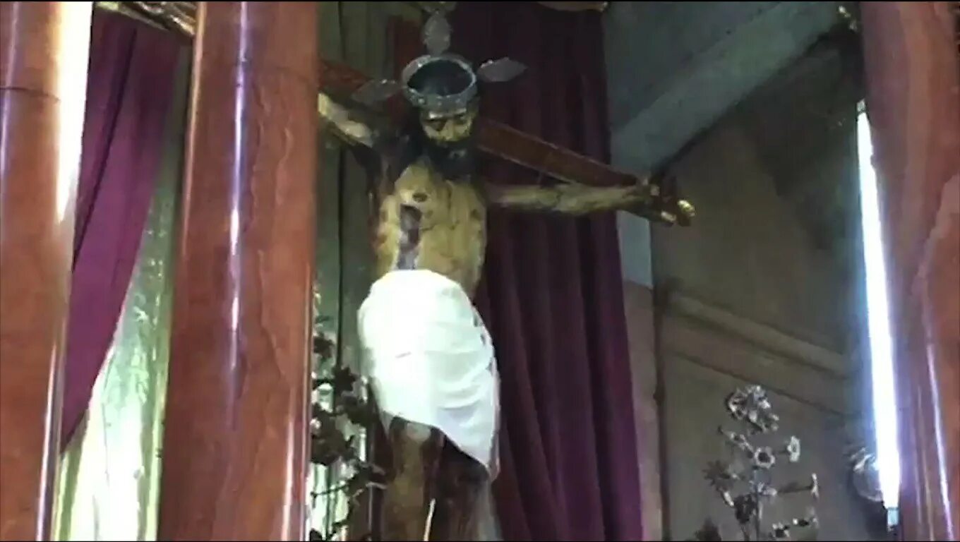 Статуя иисуса открыла глаза. Статуя иисуса с открытыми глазами. Христос открыл глаза. Статуя иисуса открыла глаза. Христос открыл глаза.