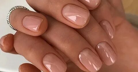 Қысқа шегелердегі шие маникюрі