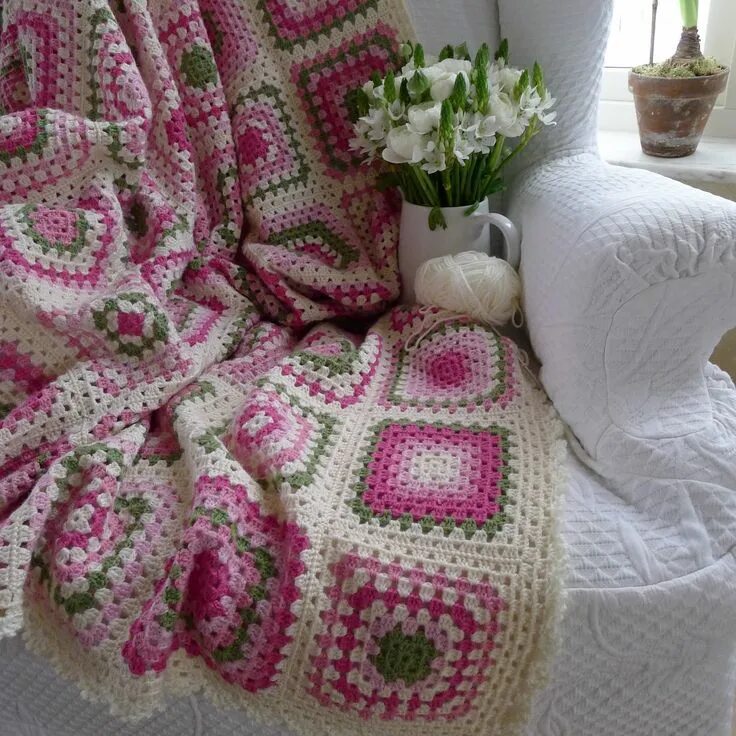 Вязание своими руками самое интересное для женщин. Вязание в интерьере дома. Рукоделие для дома. Вязаный декор для дома. Вязаные вещи в интерьере.