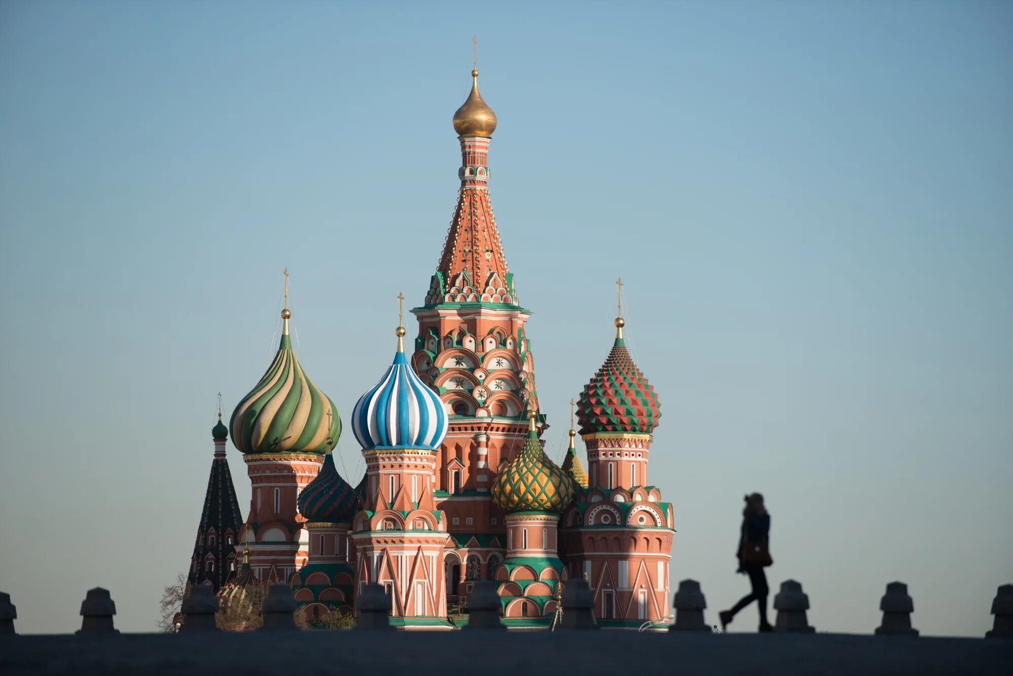 Храм василия блаженного москва купола. Храм василия блаженного москва. St basil s cathedral has domes. St basil's cathedral in moscow. St.