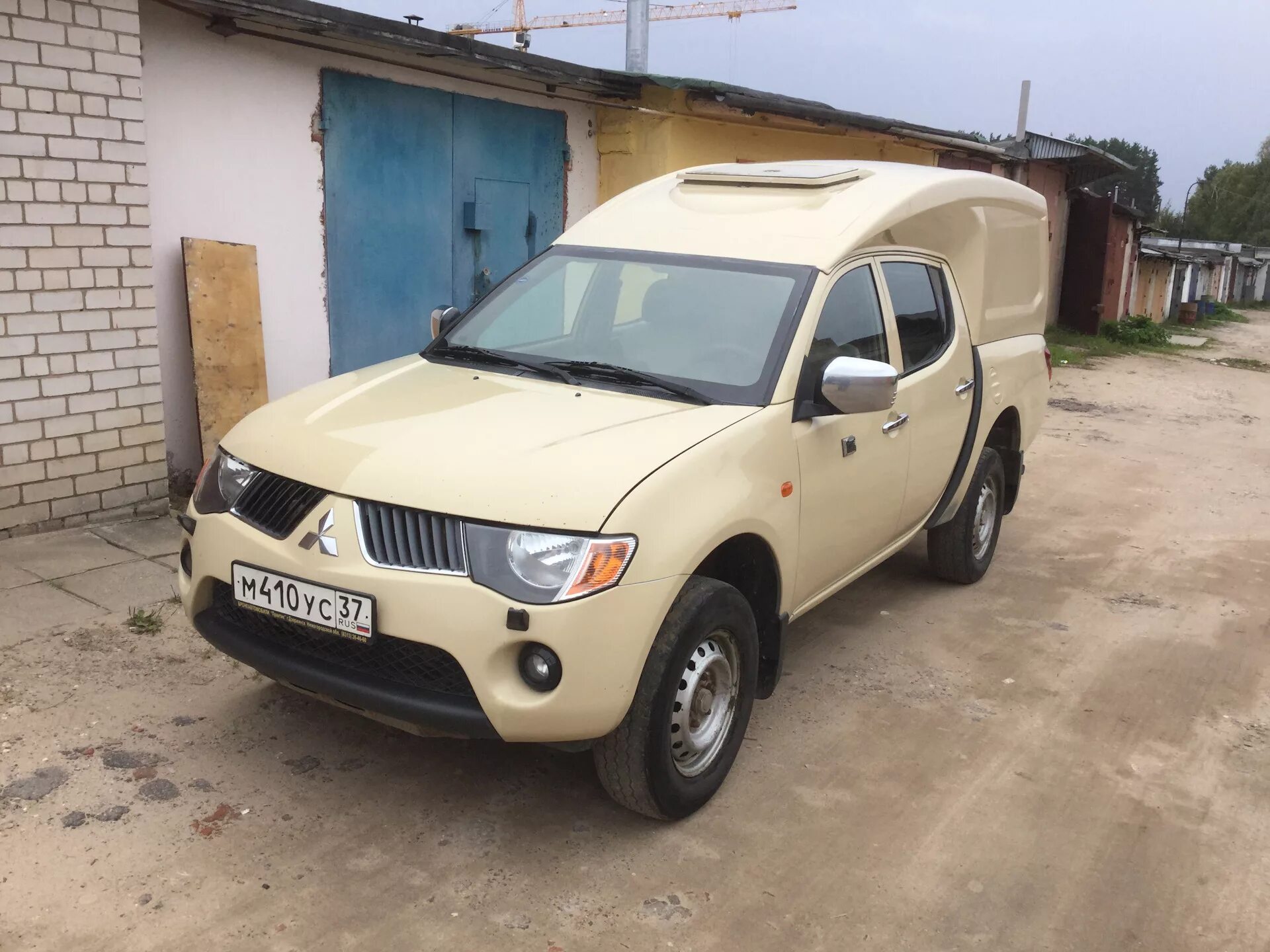 Mitsubishi l200 инкассаторский. Мицубиси l200 2008. Мицубиси л200 2008. Митсубиси л200 инкассаторская.