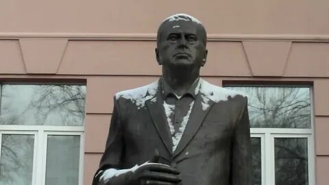 Памятник жириновскому