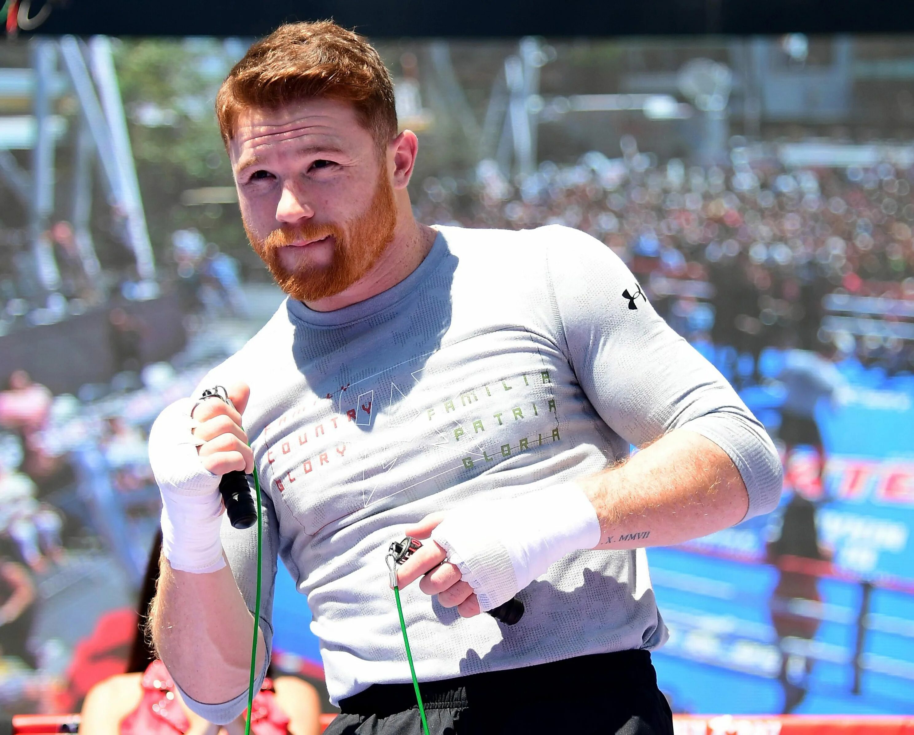 Сауль альварес с бородой. Сауль альварес фото. Boxing canelo. Витя альварес. Canelo.