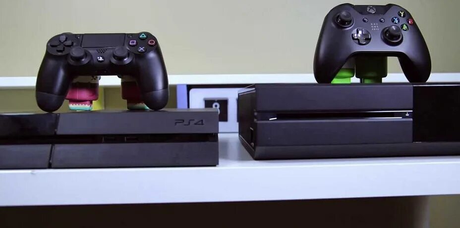 Xbox vs playstation 4. PLAYSTATION 4 Slim vs Xbox Series s. Хбокс оне и плейстейшен 4. Xbox one vs ps4. PLAYSTATION 4 vs Xbox one.