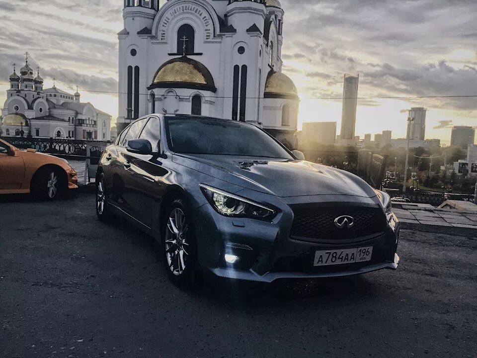 Infiniti проблема. Infiniti q50 бункер. инфинити q50 джип. infiniti q50 взгляд. инфинити q50 ночью.