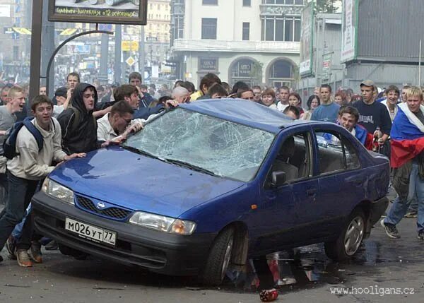 2 июня 2002. Бунт 2002 год Москва. Беспорядки 2002 года в Москве. Погром на Манежной площади 2002.