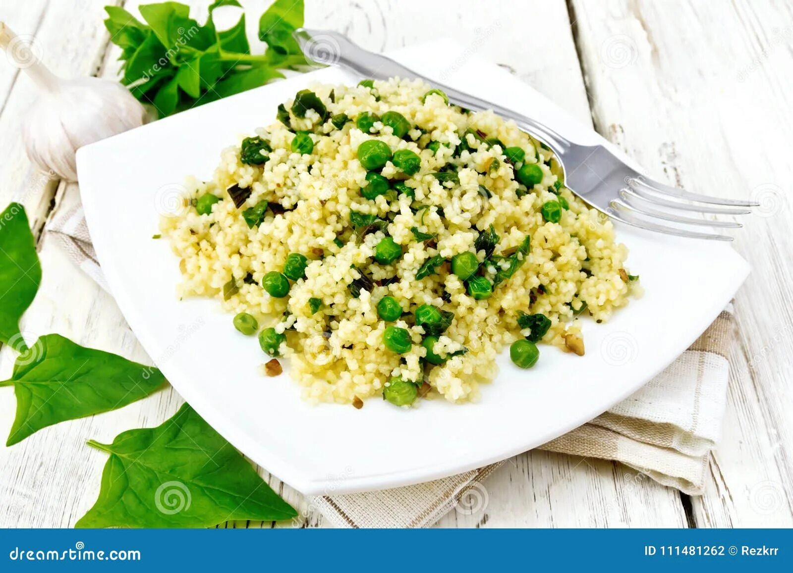 Кус кус зеленый. Зеленый кускус. Горная кинза. Кус кус с овощами. Кус кус с овощами.