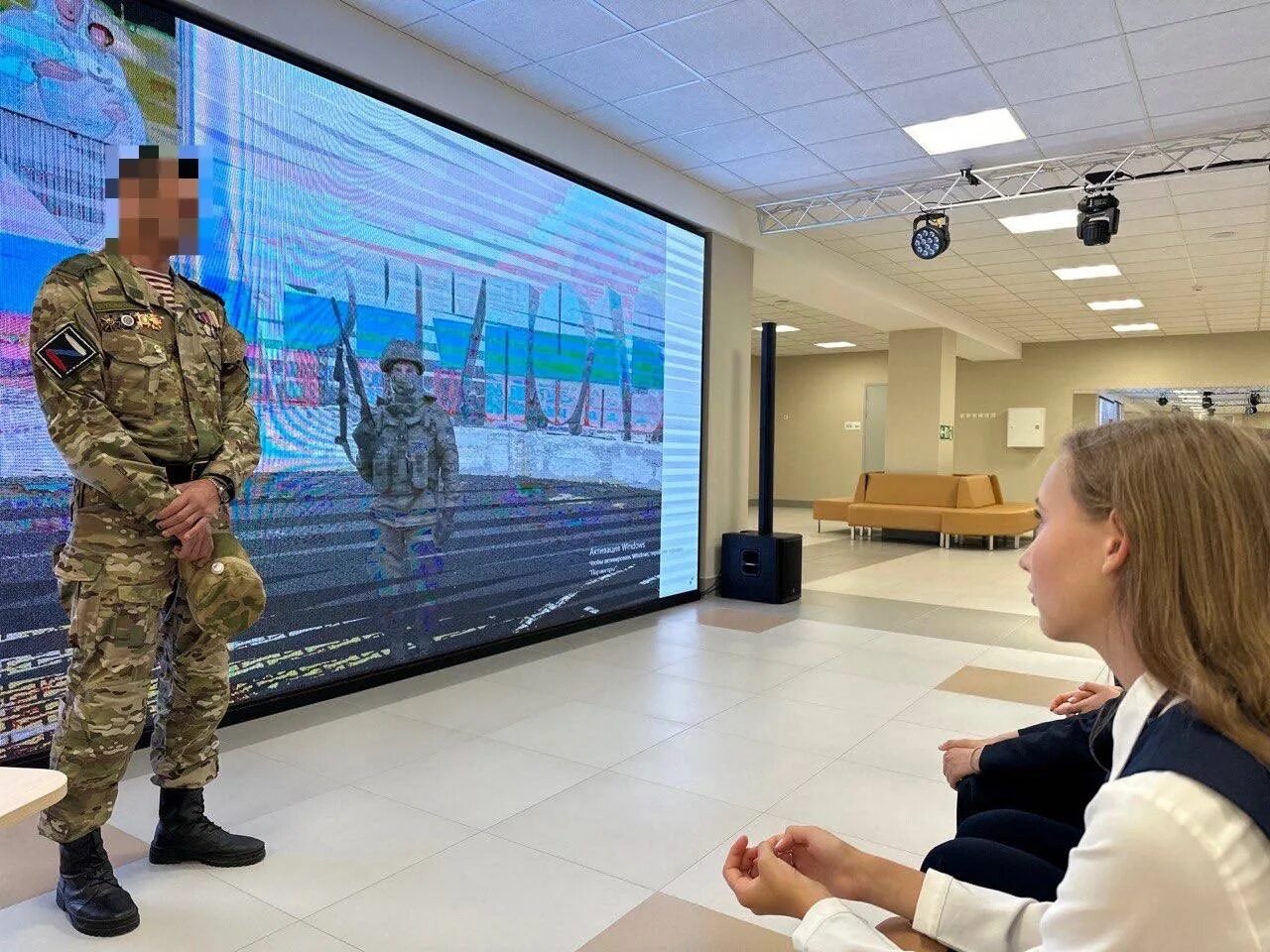 Ветеран сво проводит консультацию.