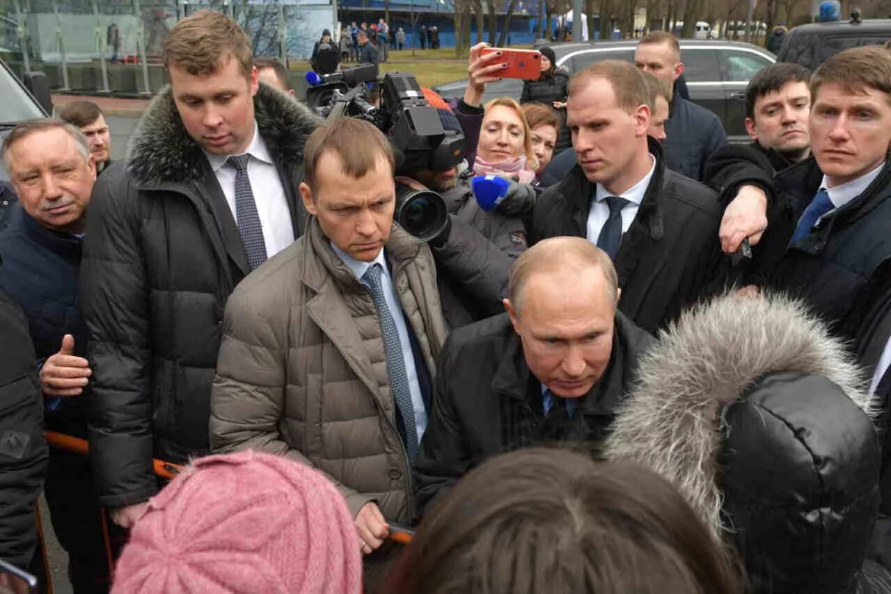 Куренков охрана Путина. Встреча Путина с народом.