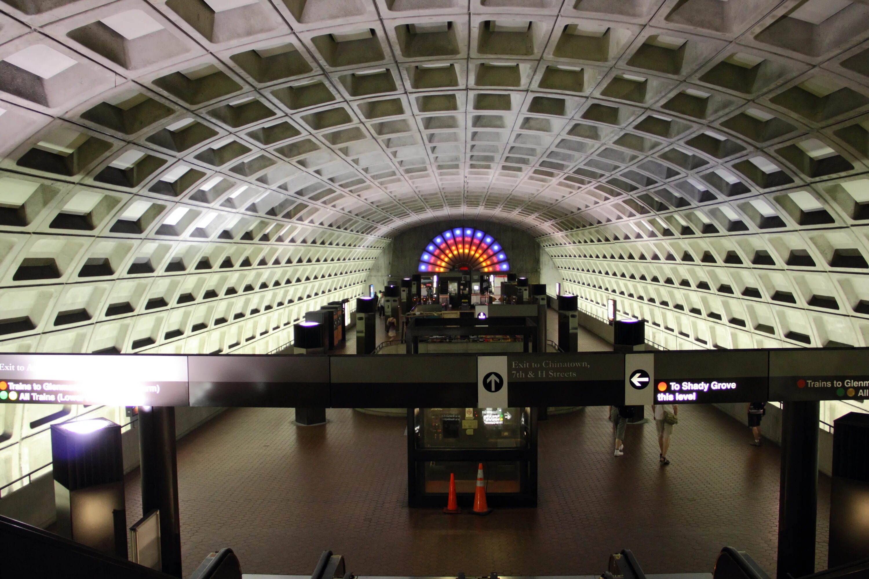 Метрополитены сша. Станции метро Вашингтона. Станция вокзал Вашингтонского метрополитена. Самые красивые станции метро Нью-Йорка. Станции метро в Америке.