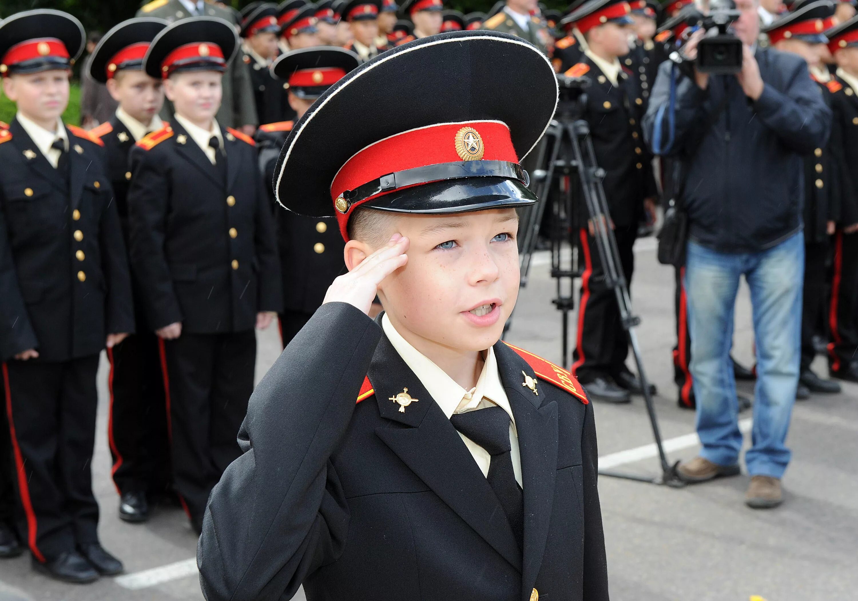 Сайт суворовского училища поступающим. Кадеты Суворовского военного училища. Суворовское кадетское училище в Москве. Кадеты суворовцы и нахимовцы. Кадеты Суворовского училища Москва.