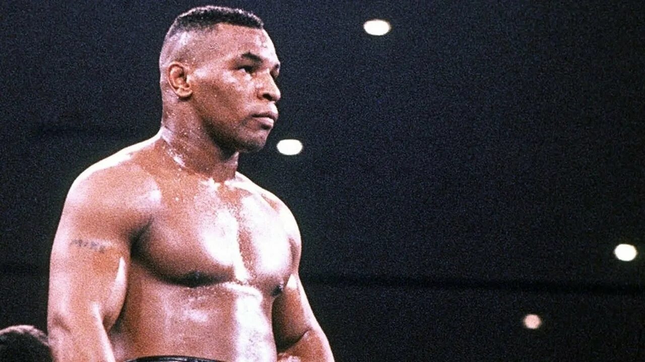 Увлечение майка тайсона. Майк тайсон прическа. Наомикэмбел и майк тайсон. Mike tyson 1996. Майк тайсон молодой.